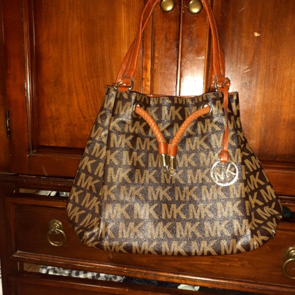 Michael kirs sholder bag